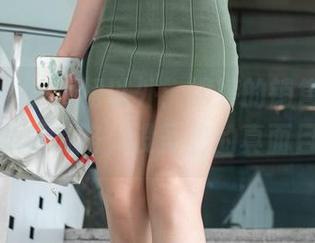 魔镜街拍 – 粉裙以外：婷婷的销售日常，不走寻常路，没圣光的真面目！